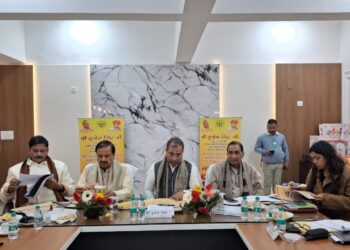 जनपद के प्रभारी मंत्री बृजेश सिंह की अध्यक्षता में विकास कार्यों की समीक्षा बैठक हुई संपन्न