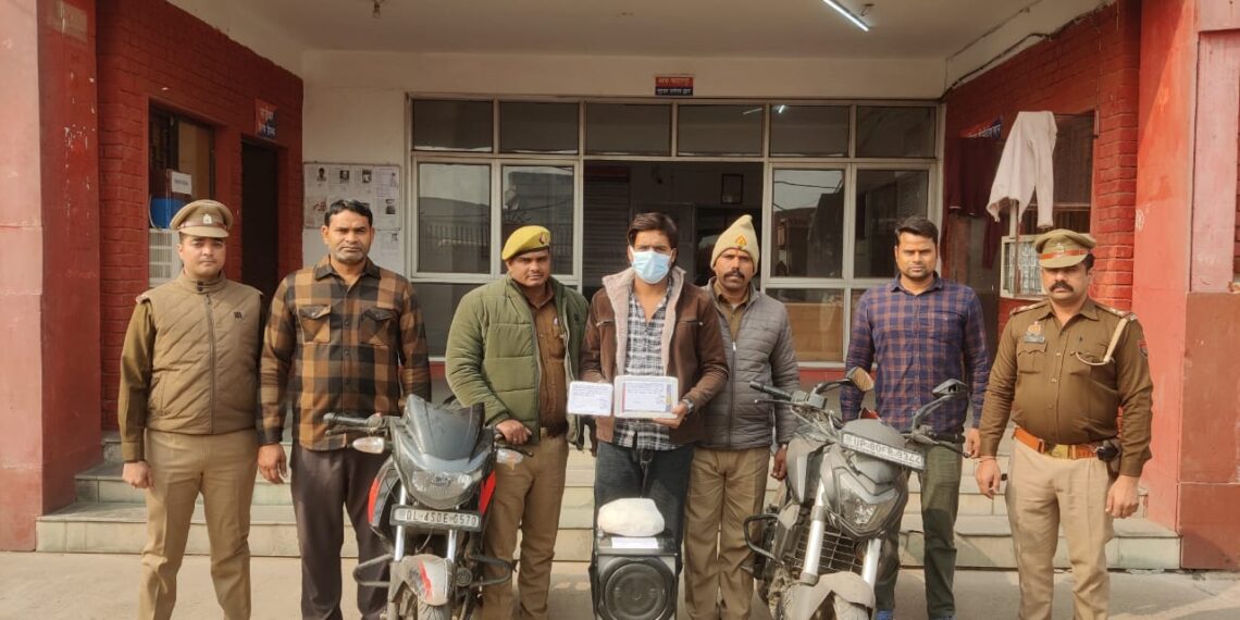 डिलीवरी बॉय निकला शातिर चोर: बादलपुर पुलिस ने दबोचा, घरों और वाहनों में करता था सेंधमारी