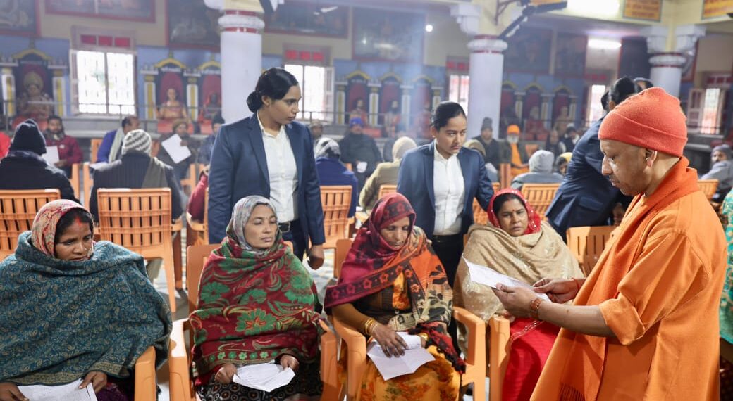 सबकी समस्या का निराकरण सरकार का संकल्प : सीएम योगी