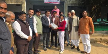 रोटरी क्लब ग्रीन ग्रेटर नोएडा ने स्कूल में किया ट्रैक सूट का वितरण
