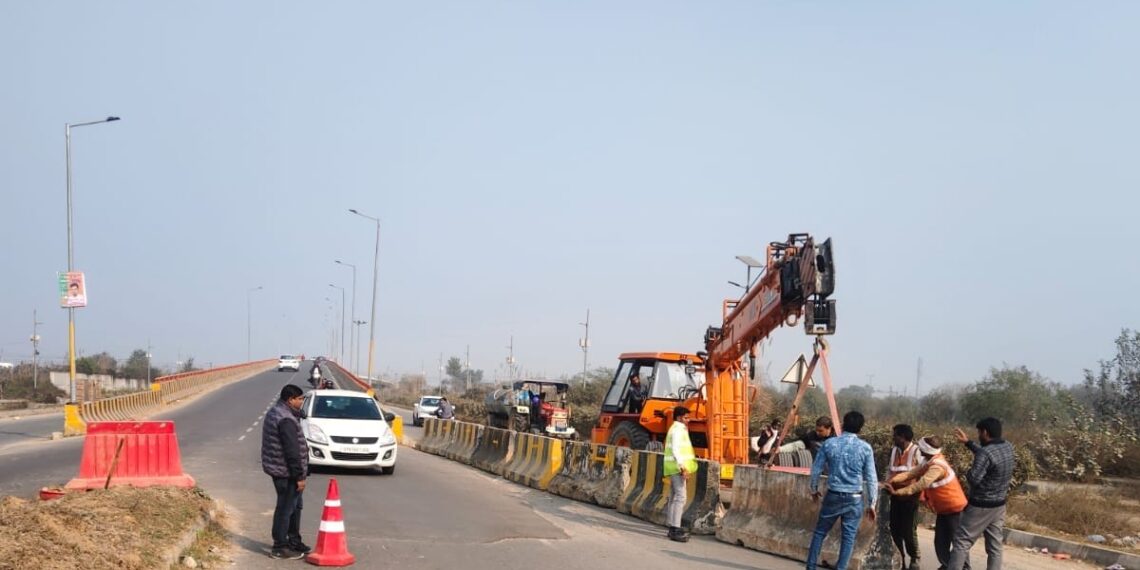 ग्रेनो प्राधिकरण रोड सेफ्टी अभियान तीसरे दिन भी जारी रहा