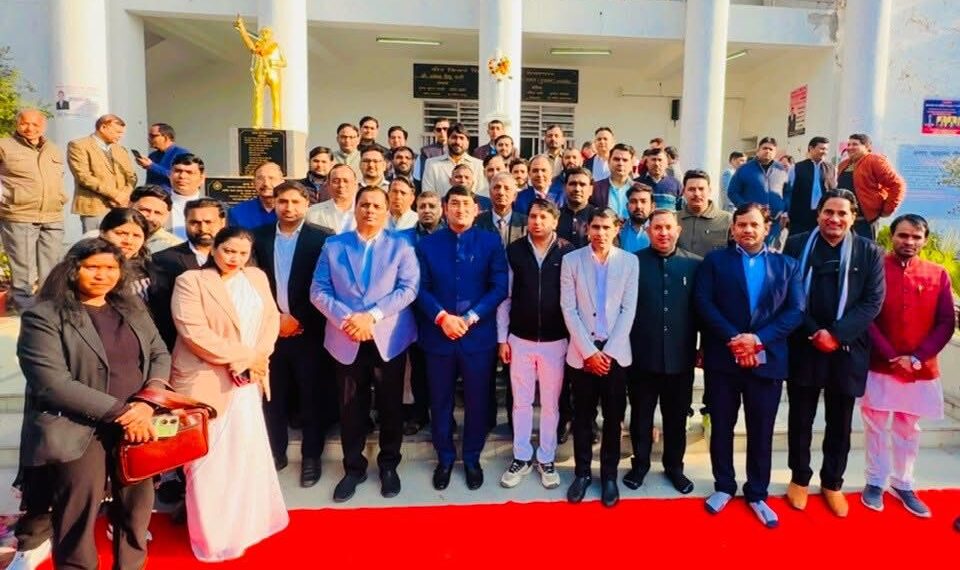 गौतम बुद्ध नगर डिस्ट्रिक्ट कोर्ट बार एसोसिएशन द्वारा 77 वा गणतंत्र दिवस मनाया गया