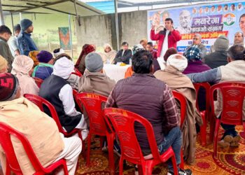 मनरेगा बचाओ संग्राम: जेवर विधानसभा के रनहेरा गांव में पंचायत स्तरीय जागरूकता अभियान के तहत ग्राम चौपाल आयोजित