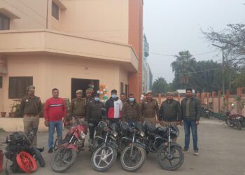 मास्टर चाबी से बाइक उड़ाने वाले अंतरराज्यीय गिरोह का पर्दाफाश, मैकेनिक भी शामिल, 5 बाइक बरामद