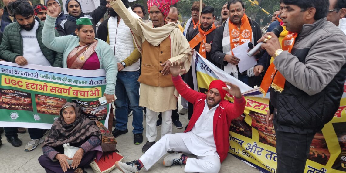यूजीसी के नए नियमों के विरोध में राष्ट्रवादी करणी सेना ने किया जोरदार प्रदर्शन