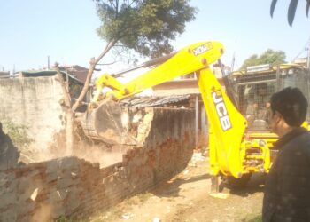 हैबतपुर के डूब क्षेत्र व चिपियाना खुर्द में चला ग्रेनो प्राधिकरण का बुल्डोजर, अतिक्रमण को किया ध्वस्त