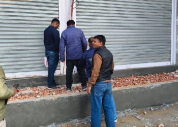 शाहबेरी में नौ दुकानों को ग्रेनो प्राधिकरण ने किया सील, अवैध निर्माण के खिलाफ 17 दिन में 7वीं कार्रवाई
