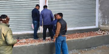 शाहबेरी में नौ दुकानों को ग्रेनो प्राधिकरण ने किया सील, अवैध निर्माण के खिलाफ 17 दिन में 7वीं कार्रवाई