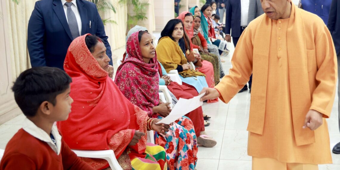 जनता दर्शन : रनागरिक की सेवा, सुरक्षा को प्रतिबद्ध है सरकारः मुख्यमंत्री