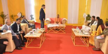 मुख्यमंत्री योगी आदित्यनाथ पहुँचे गौतम बुध नगर, जिले की कानून व्यवस्था और विकास कार्यों की समीक्षा की