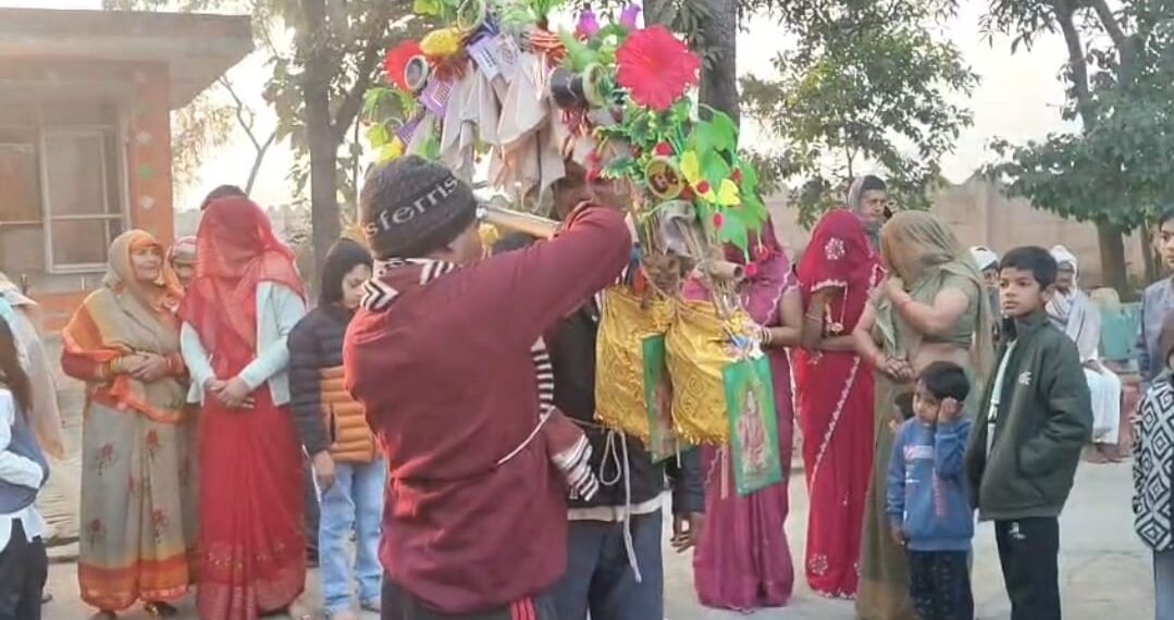 शिवरात्रि पर हर हर महादेव और बम बम भोले के जयकारों से गूंजे मंदिर