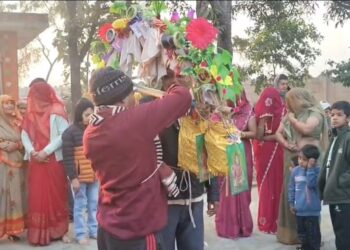 शिवरात्रि पर हर हर महादेव और बम बम भोले के जयकारों से गूंजे मंदिर