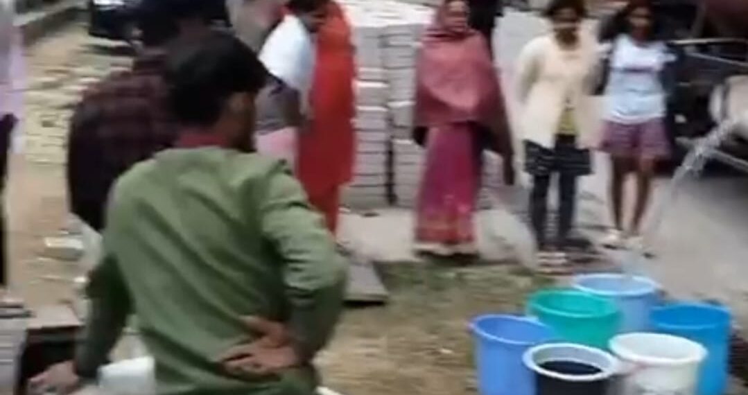 ग्रेटर नोएडा वेस्ट: ला रेजीडेंशिया में 24 घंटे हाहाकार, पानी की बूंद-बूंद को तरसे 7000 निवासी