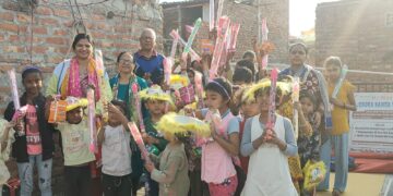 राजेंद्र कविता फाउंडेशन एनजीओ ने जरूरतमंद बच्चों के स्कूल में मनाया होली का त्योहार