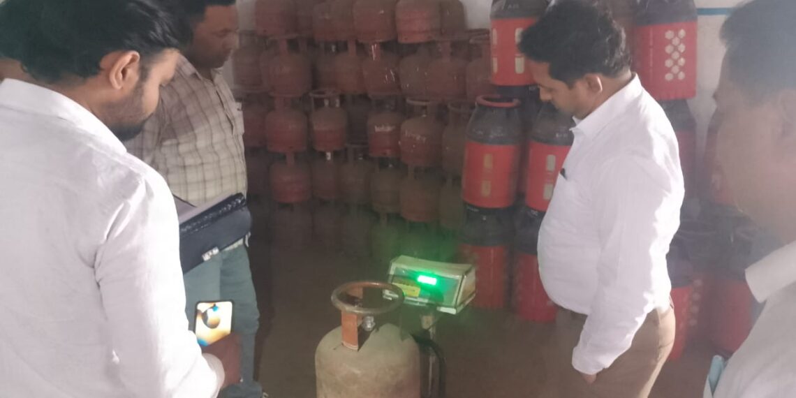गैस और पेट्रोल की कालाबाजारी पर प्रशासन सख्त, सघन चैकिंग अभियान जारी, सोशल मीडिया पर चल रही वीडियो को बताया भ्रामक