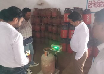 गैस और पेट्रोल की कालाबाजारी पर प्रशासन सख्त, सघन चैकिंग अभियान जारी, सोशल मीडिया पर चल रही वीडियो को बताया भ्रामक