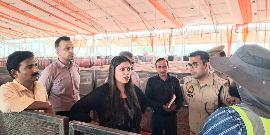 नोएडा इंटरनेशनल एयरपोर्ट के लोकार्पण कार्यक्रम को लेकर जिलाधिकारी मेधा रूपम ने किया स्थलीय निरीक्षण