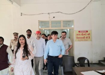 गौतमबुद्धनगर जिलाधिकारी ने किया EVM वेयरहाउस का त्रैमासिक निरीक्षण, राजनीतिक दलों की मौजूदगी में परखी सुरक्षा