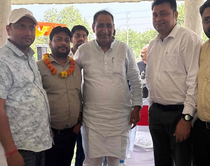 दूधिया हाईमास्ट लाइटों से रोशन हुए ग्रेटर नोएडा के पार्क, दादरी विधायक तेजपाल नागर ने जनता को किया समर्पित