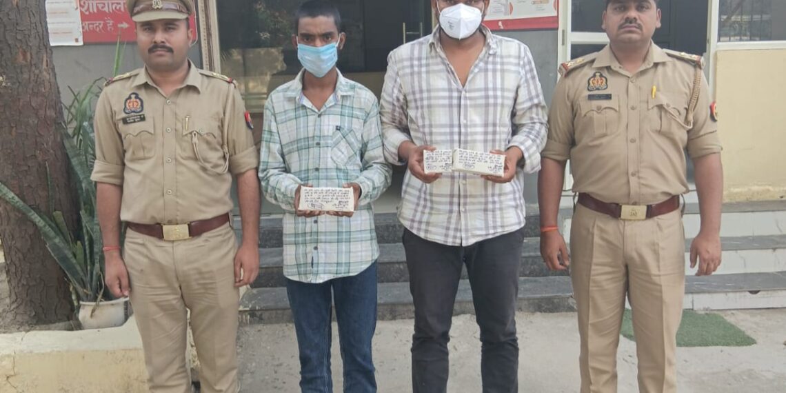 कागज की गड्डी’ दिखाकर जेवर उड़ाने वाले दो शातिर ठग नोएडा में गिरफ्तार