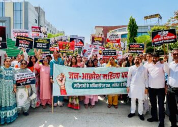 नारी शक्ति के समर्थन में उमड़ा जनसैलाब, ग्रेटर नोएडा में ऐतिहासिक पदयात्रा”