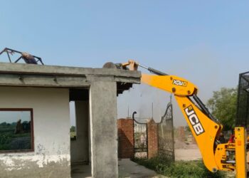 ग्रेनो प्राधिकरण ने ननवा का राजपुर में हटाया अतिक्रमण