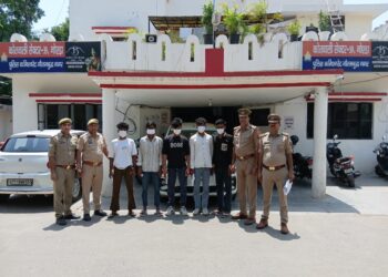 कार में लिफ्ट देकर सवारियों से लूट करने वाले 5 आरोपी गिरफ्तार