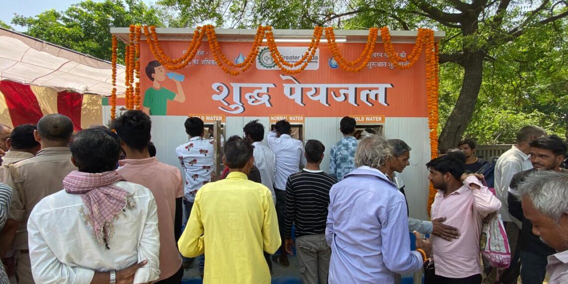 ग्रेटर नोएडा के डेल्टा लेबर चौक पर ठंडे पानी का इंतजाम, ग्रेनो प्राधिकरण ने लगाया वाटर कूलर