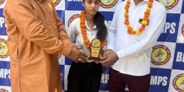 प्रज्ञा, संस्कार एवं साधना का दिव्य समागम बना बृज मंडल विद्यालय (खाम्बी) का अभिनंदन समारोह