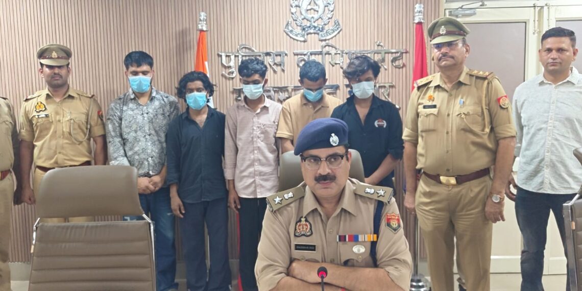 सुरजपुर थाना पुलिस ने लिफ्ट गैंग का किया भंडाफोड़, राहगीरों और टैक्सी ड्राइवरों को लूटने वाले 5 शातिर बदमाश गिरफ्तार