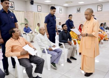 प्रदेशवासियों की सुरक्षा और जनसमस्याओं के लिए सरकार प्रतिबद्ध: मुख्यमंत्री योगी आदित्यनाथ