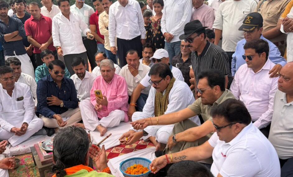 ग्रेटर नोएडा के सेक्टर-37 में हॉकी ग्राउंड का निर्माण जल्द , जेवर विधायक ने रविवार को किया शिलान्यास/भूमिपूजन