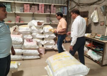 मिलावटखोरों पर नकेल: गौतम बुद्ध नगर में मसाला निर्माण इकाइयों पर छापा, जांच के लिए भेजे गए 10 नमूने