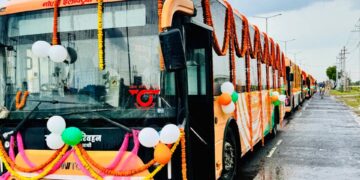 सीएम योगी ने दी गौतमबुद्ध नगर को इलेक्ट्रिक बसों की सौगात