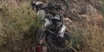 ग्रेटर नोएडा: अधूरे रास्ते ने ली जान, मंझावली पुल के पास गड्ढे में गिरकर बाइक सवार मैनेजर की हुई मौत