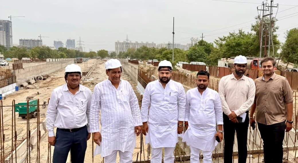 ग्रेटर नोएडा वेस्ट में चार मूर्ति अंडरपास का विधायक तेजपाल नागर ने किया निरीक्षण