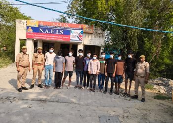सोशल मीडिया के माध्यम से लॉटरी का झांसा देकर लोगों से ठगी करने वाले गैंग का पर्दाफाश, 10 आरोपी गिरफ्तार