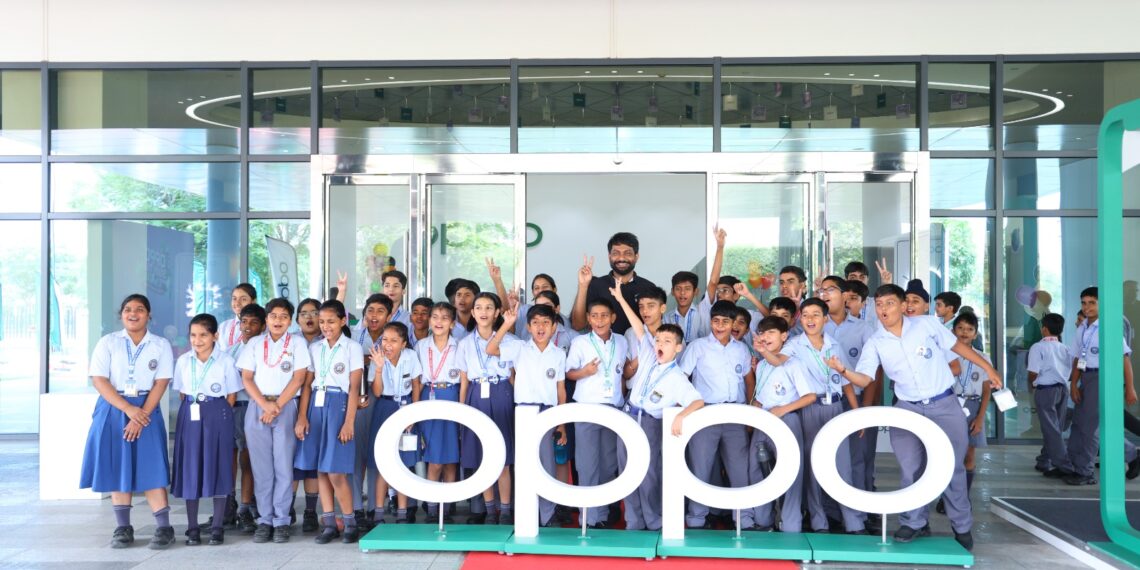 ग्रेटर नोएडा वर्ल्ड स्कूल के विद्यार्थियों का ओप्पो मैन्युफैक्चरिंग प्लांट का शैक्षणिक भ्रमण