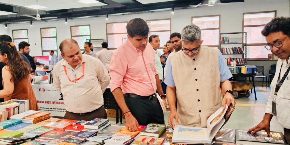 आईआईएलएम विश्वविद्यालय में “वार्षिक पुस्तक प्रदर्शनी–2026–27” का भव्य आयोजन
