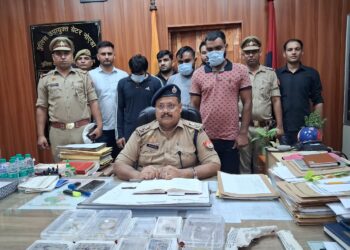 बीटा 2 थाना पुलिस ने घरों में चोरी करने वाले गिरोह का किया पर्दाफाश, 3 आरोपी गिरफ्तार, 2 बाल अपचारी अभिरक्षा में