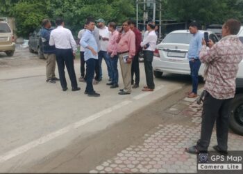 सेक्टरों की समस्या हल करने निवासियों के पास पहुंच रही ग्रेटर नोएडा प्राधिकरण की टीम