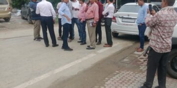सेक्टरों की समस्या हल करने निवासियों के पास पहुंच रही ग्रेटर नोएडा प्राधिकरण की टीम