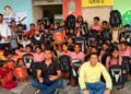 स्कूल बैग पाकर बच्चों के चेहरे पर खिल उठी मुस्कान