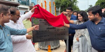 हाईमास्ट व एलईडी स्ट्रीट लाइट से रोशन हुआ औद्योगिक सेक्टर ईकोटेक थ्री