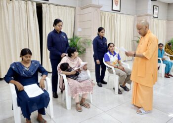 अपराधियों पर कार्रवाई और जनसमस्याओं के निस्तारण में शिथिलता बर्दाश्त नहीं- मुख्यमंत्री योगी आदित्यनाथ
