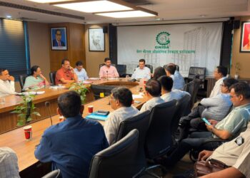 उद्योगों की समस्याओं को हल करने के लिए प्राधिकरण और उद्यमियों की बैठक