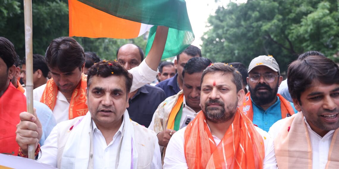 राष्ट्रभक्ति के जयघोष से गूंजा ग्रेटर नोएडा, निकली भव्य ‘हर घर तिरंगा यात्रा’