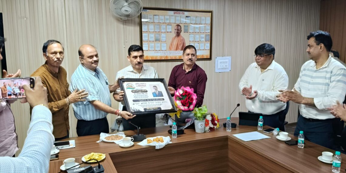 यूपीसीडा के क्षेत्रीय कार्यालय, साइट-5 कासना में सीईओ डॉ. बलकार सिंह ने उद्योग संगठनों के साथ की बैठक