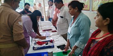 जिला निर्वाचन अधिकारी ने कलेक्ट्रेट स्थित वेयरहाउस में एफएलसी कार्यों का लिया जायजा