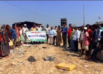 स्वच्छता और कचरा न जलाने के प्रति कबाड़ी एवं कचरा बीनने वाले श्रमिकों को किया जागरूक